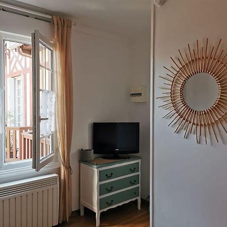 Studio Chic, Hyper Centre, 4 Minutes De La Plage Кабур Екстериор снимка